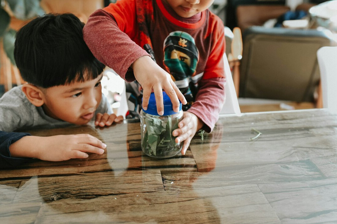 children learning about saving money